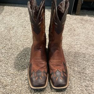 Womens Ariat Two toned boots.